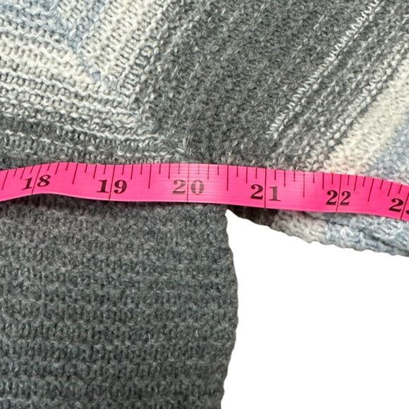 J. Jill Ombré-Stripes Textured Hooded Sweater
Gray Gradient. Size Small - Picture 4 of 8